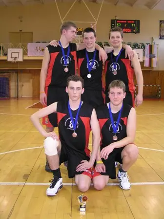 Paskutinės 2011 – 2012m. sezono J.Janonio gimnazijos krepšinio lygos rungtynės